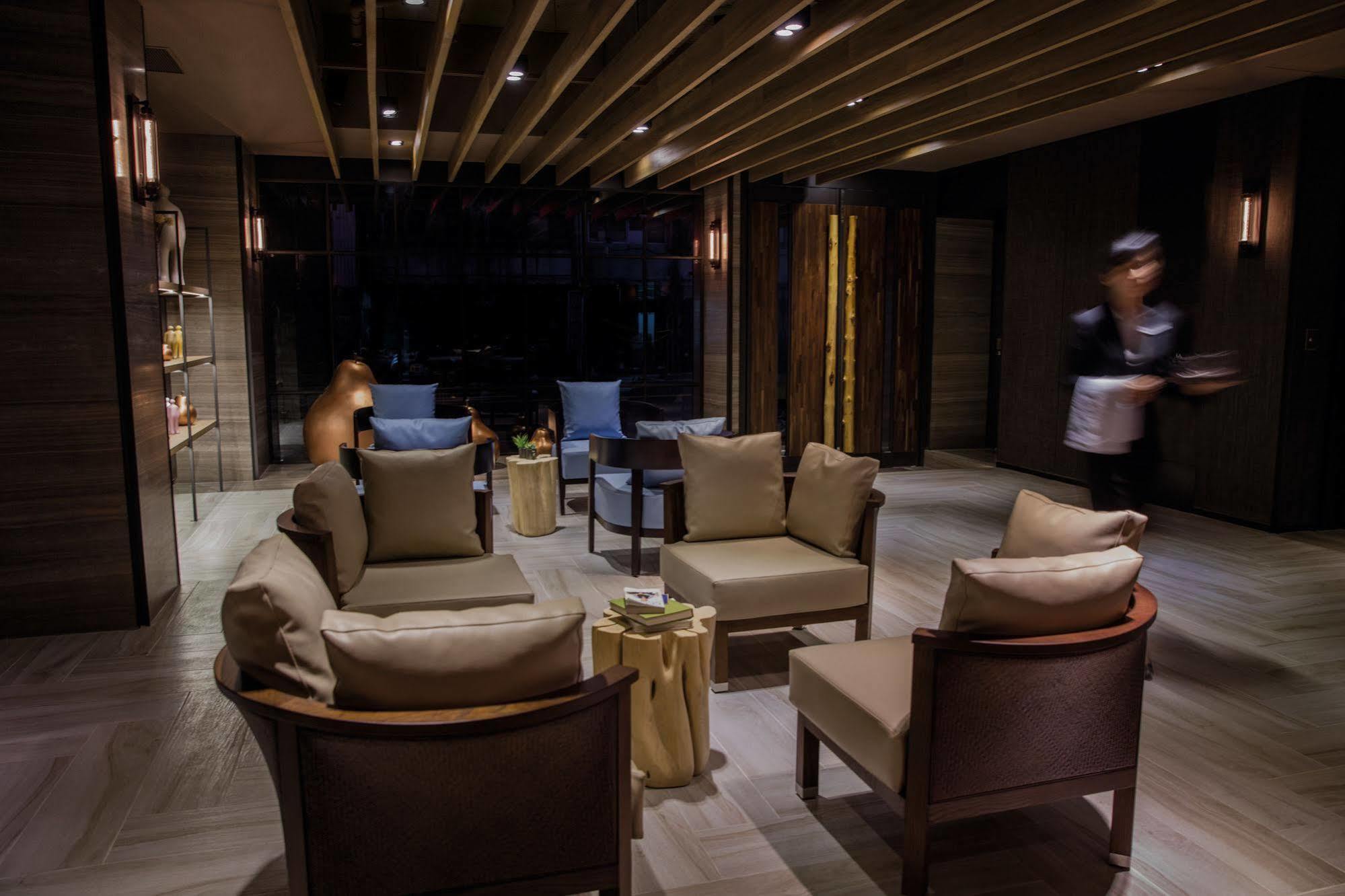 Changyu Hotel Tainan Exteriör bild