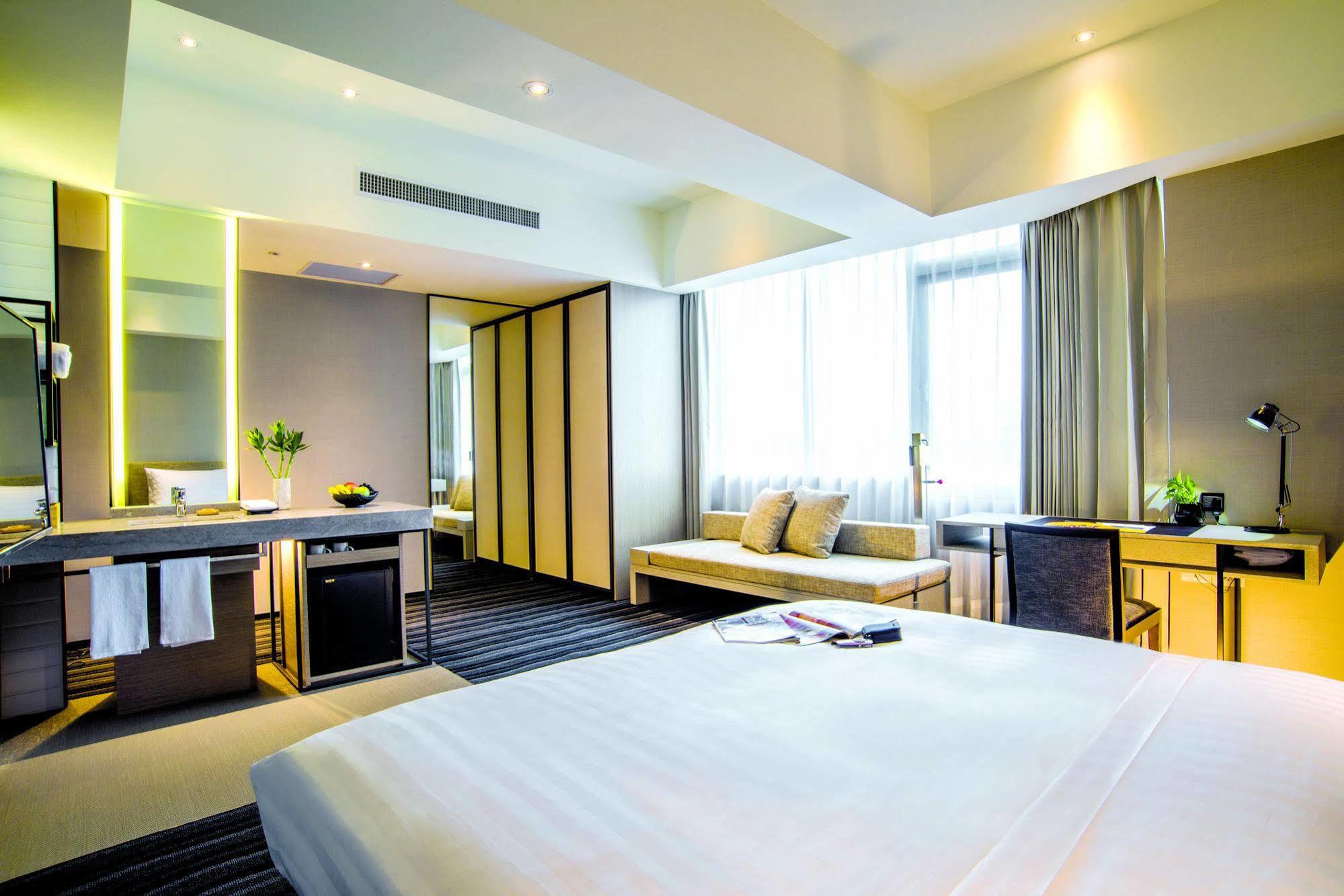 Changyu Hotel Tainan Exteriör bild