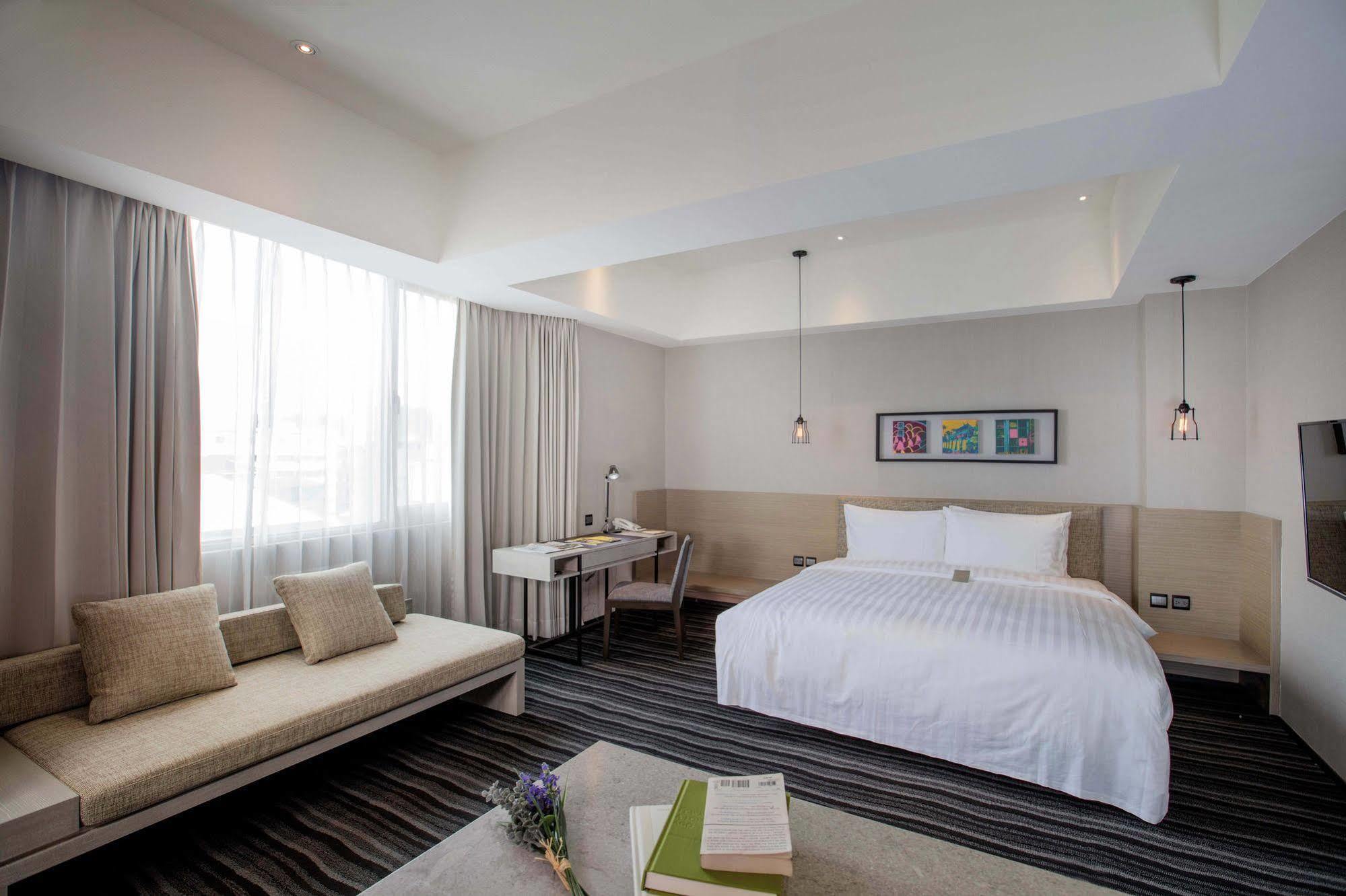 Changyu Hotel Tainan Exteriör bild